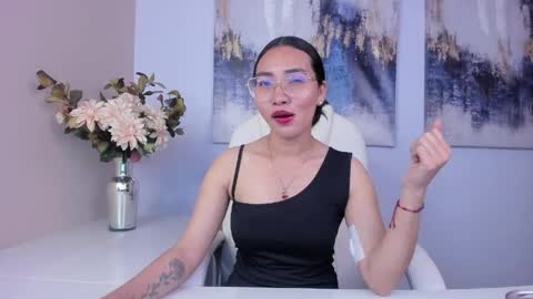 Snapshot of lucyy_liiu chatting on April 7, 6:52 pm Lucy Liiu online show from April 7, 6:52 pm