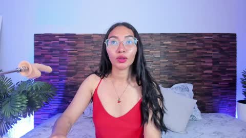Snapshot of lucyy_liiu chatting on April 8, 8:31 pm Lucy Liiu online show from April 8, 8:31 pm