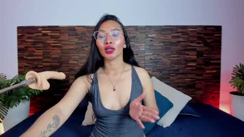 Snapshot of lucyy_liiu chatting on April 10, 8:46 pm Lucy Liiu online show from April 10, 8:46 pm