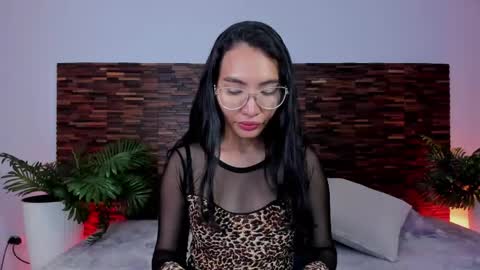 Snapshot of lucyy_liiu chatting on April 21, 9:17 pm Lucy Liiu online show from April 21, 9:17 pm