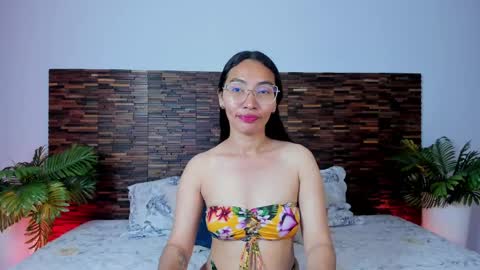 Snapshot of lucyy_liiu chatting on April 24, 8:22 pm Lucy Liiu online show from April 24, 8:22 pm