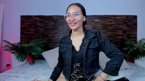 Snapshot of lucyy_liiu chatting on April 28, 8:47 pm Lucy Liiu online show from April 28, 8:47 pm