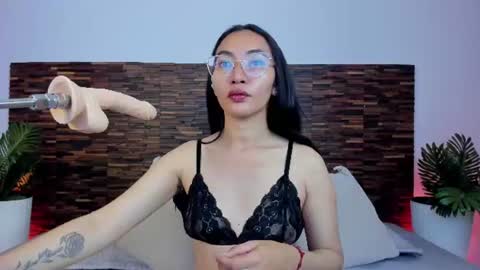 Snapshot of lucyy_liiu chatting on July 10, 8:33 pm Lucy Liiu online show from July 10, 8:33 pm