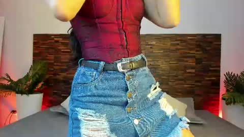 Snapshot of lucyy_liiu chatting on July 11, 8:11 pm Lucy Liiu online show from July 11, 8:11 pm