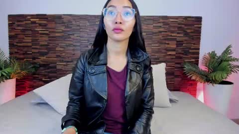Snapshot of lucyy_liiu chatting on July 14, 8:25 pm Lucy Liiu online show from July 14, 8:25 pm