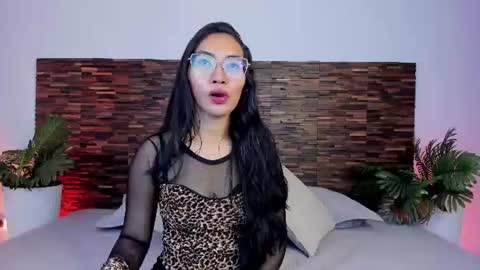 Snapshot of lucyy_liiu chatting on July 23, 8:18 pm Lucy Liiu online show from July 23, 8:18 pm