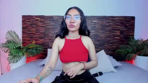Snapshot of lucyy_liiu chatting on July 28, 9:14 pm Lucy Liiu online show from July 28, 9:14 pm