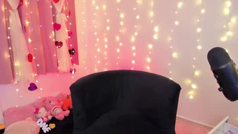 LUCYY FROM HOME  online show from February 22, 10:42 pm