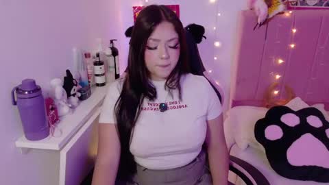 Snapshot of lucyy_peach chatting on April 18, 1:42 am LUCYY FROM HOME online show from April 18, 1:42 am