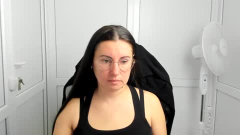 Snapshot of lucyycharm chatting on June 16, 6:49 am Lucy online show from June 16, 6:49 am