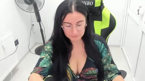 Lucy online show from July 24, 6:33 am