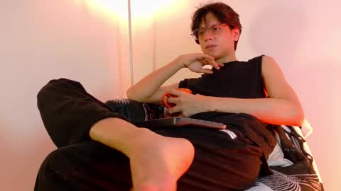 Snapshot of lui_x_dust chatting on March 6, 3:25 am Lui online show from March 6, 3:25 am