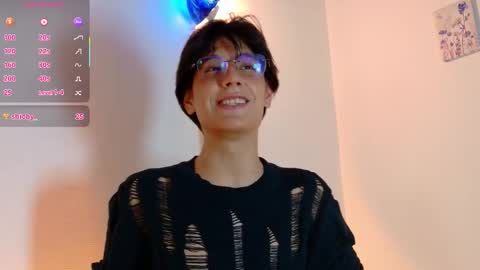 Snapshot of lui_x_dust chatting on March 8, 3:10 am Lui online show from March 8, 3:10 am