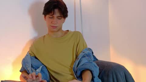 Snapshot of lui_x_dust chatting on March 9, 3:43 am Lui online show from March 9, 3:43 am