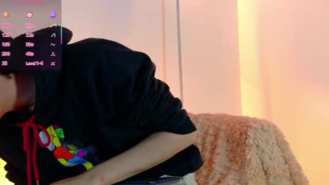 Snapshot of lui_x_dust chatting on March 10, 4:50 am Lui online show from March 10, 4:50 am