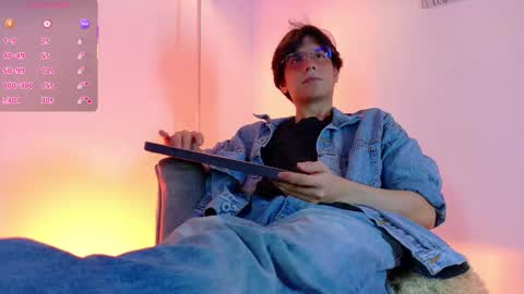 Snapshot of lui_x_dust chatting on March 16, 3:56 am Lui online show from March 16, 3:56 am