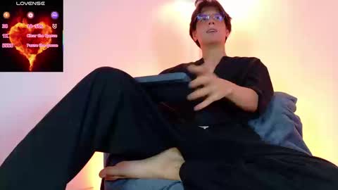 Snapshot of lui_x_dust chatting on March 20, 4:17 am Lui online show from March 20, 4:17 am