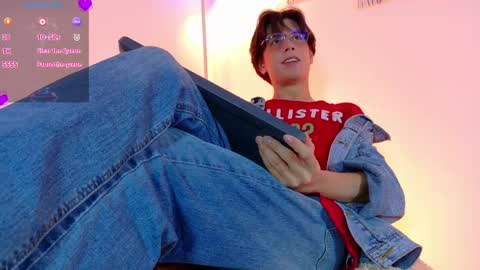 Snapshot of lui_x_dust chatting on March 23, 2:15 am Lui online show from March 23, 2:15 am