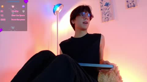 Snapshot of lui_x_dust chatting on March 24, 3:55 am Lui online show from March 24, 3:55 am