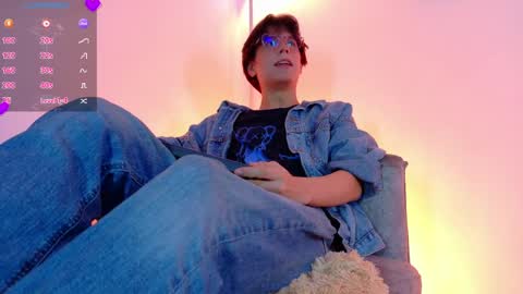 Snapshot of lui_x_dust chatting on March 28, 3:17 am Lui online show from March 28, 3:17 am