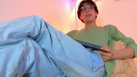 Snapshot of lui_x_dust chatting on April 2, 3:15 am Lui online show from April 2, 3:15 am