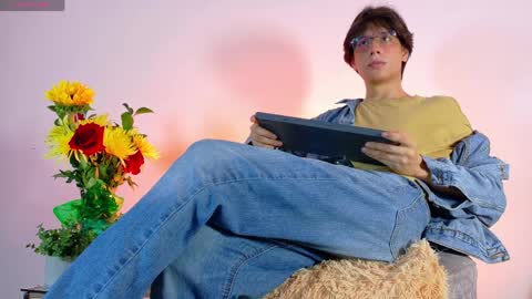 Snapshot of lui_x_dust chatting on April 4, 3:38 am Lui online show from April 4, 3:38 am