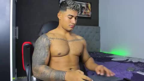 Snapshot of luigi_hot_ chatting on September 12, 2:11 am Luigi Independent model online show from September 12, 2:11 am