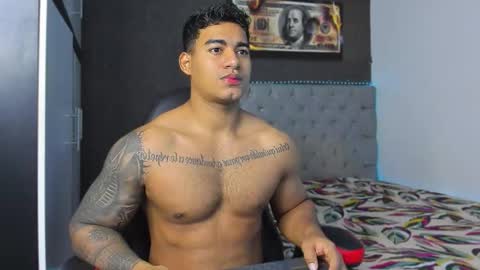 Luigi Independent model online show from November 29, 12:30 pm