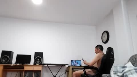 Snapshot of luigielporno chatting on March 5, 9:33 pm Luigi online show from March 5, 9:33 pm