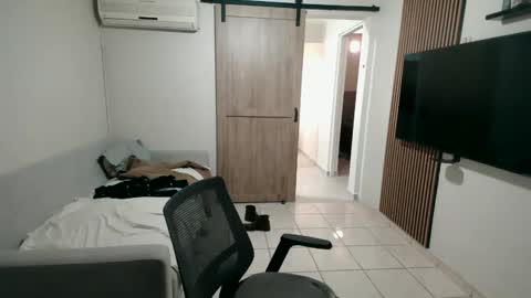 Snapshot of luis_flr chatting on October 1, 5:41 pm luis_flr online show from October 1, 5:41 pm