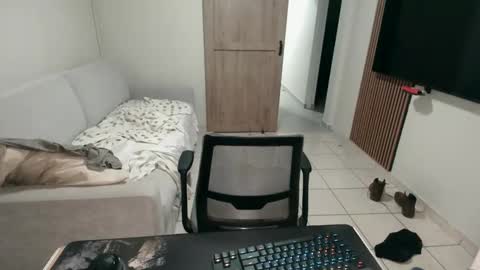 Snapshot of luis_flr chatting on December 19, 1:56 am luis_flr online show from December 19, 1:56 am