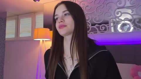 LuisaClover online show from February 26, 1:54 pm