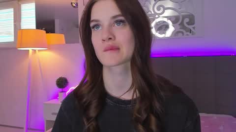 LuisaClover online show from March 14, 2:33 pm