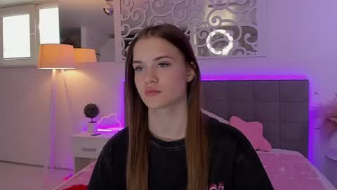 LuisaClover online show from June 22, 12:02 pm