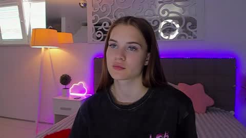 LuisaClover online show from July 7, 12:20 pm