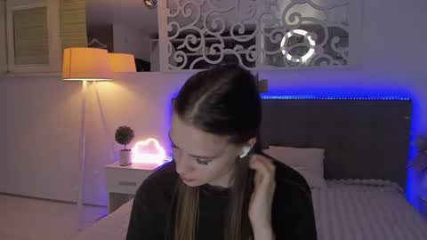 LuisaClover online show from July 27, 1:01 am