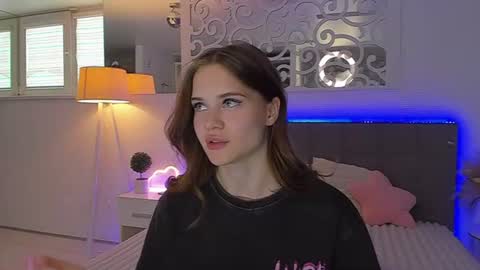 LuisaClover online show from July 31, 1:21 pm