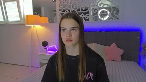 LuisaClover online show from August 5, 12:08 pm