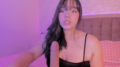 Snapshot of luisagiraldo_ chatting on September 12, 12:49 pm Luisa Giraldo online show from September 12, 12:49 pm