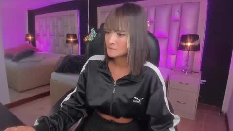 Snapshot of luisajonnes_ chatting on February 18, 3:41 pm Luisa online show from February 18, 3:41 pm