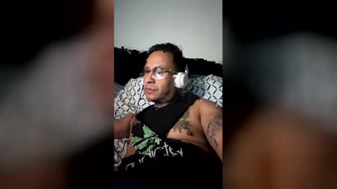 Snapshot of luisjg24hrs chatting on March 24, 10:20 am luisjg24hrs online show from March 24, 10:20 am