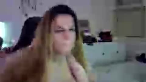 Snapshot of luizacandy chatting on June 24, 12:42 am luizacandy online show from June 24, 12:42 am