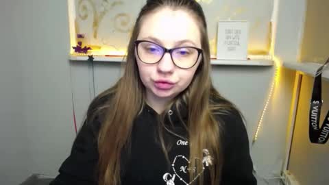 Snapshot of luizaheems_ chatting on December 17, 7:40 am Luiza online show from December 17, 7:40 am