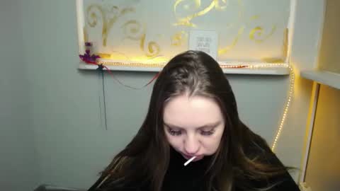 Snapshot of luizaheems_ chatting on February 7, 10:50 am Luiza online show from February 7, 10:50 am