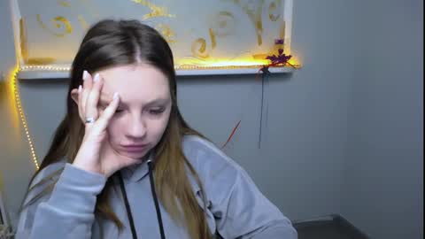 Snapshot of luizaheems_ chatting on February 15, 8:00 am Luiza online show from February 15, 8:00 am