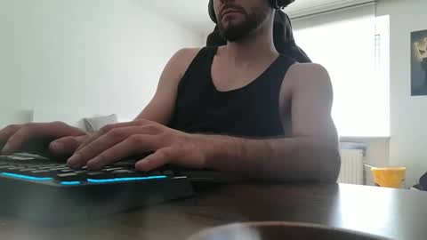 Snapshot of lukasschoetz chatting on April 24, 11:23 am lukasschoetz online show from April 24, 11:23 am