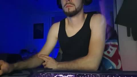 Snapshot of lukasschoetz chatting on May 4, 7:10 pm lukasschoetz online show from May 4, 7:10 pm