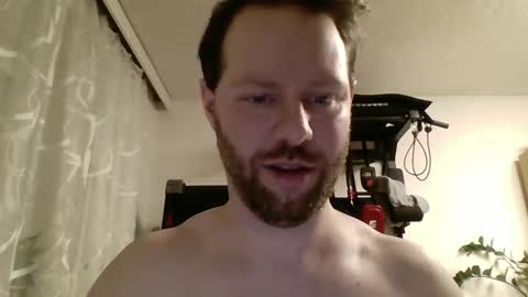 Snapshot of luke91_t chatting on December 28, 2:01 am luke91_t online show from December 28, 2:01 am