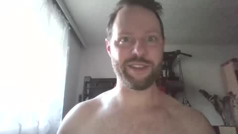 Snapshot of luke91_t chatting on October 9, 3:10 pm luke91_t online show from October 9, 3:10 pm