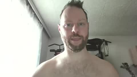 Snapshot of luke91_t chatting on April 3, 11:19 am luke91_t online show from April 3, 11:19 am
